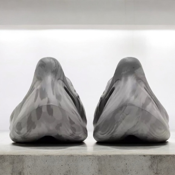 NWT Men’s adidas Yeezy Foam Granite Runner’s - Picture 5 of 16